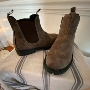Chelsea boots